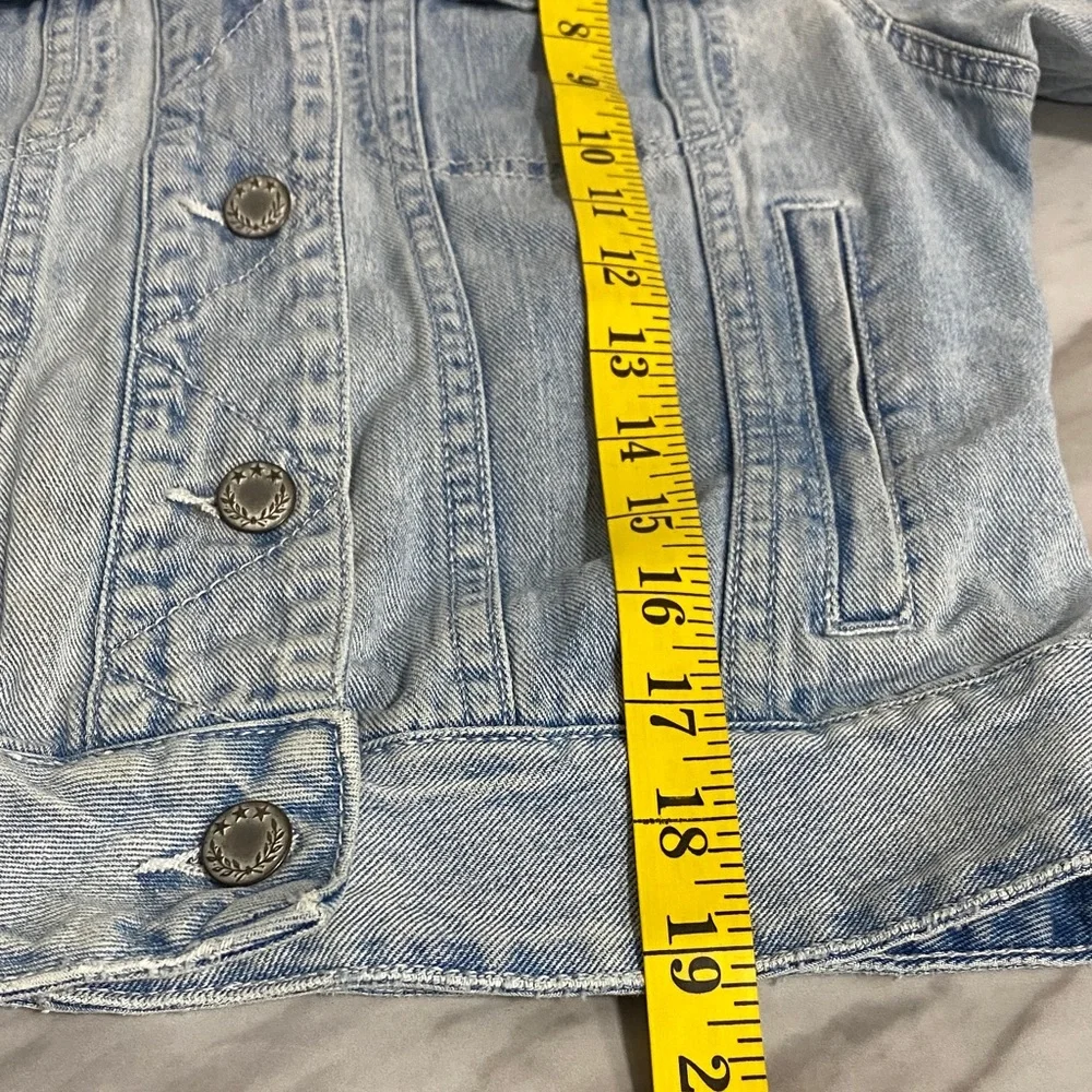 Free People Light Wash Cropped Denim Jacket Small - Picture 12 of 13